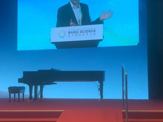 Felix Kling giving the acceptance speech
