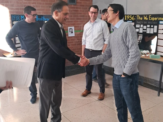 Handshake Wang and President