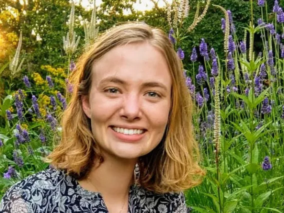 Photo of Anna Roche, Physics PhD student.